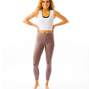 Zyia Active Lilac Mauve Leopard Supreme Hi-Rise 7/8 Leggings, size 6/8